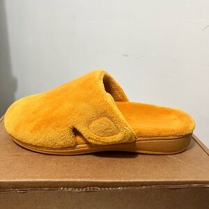 Vionic women Gemma slippers